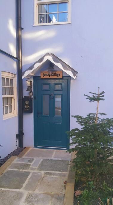 Jersey Cottage - Charming Coastal Getaway - B&B Cowes