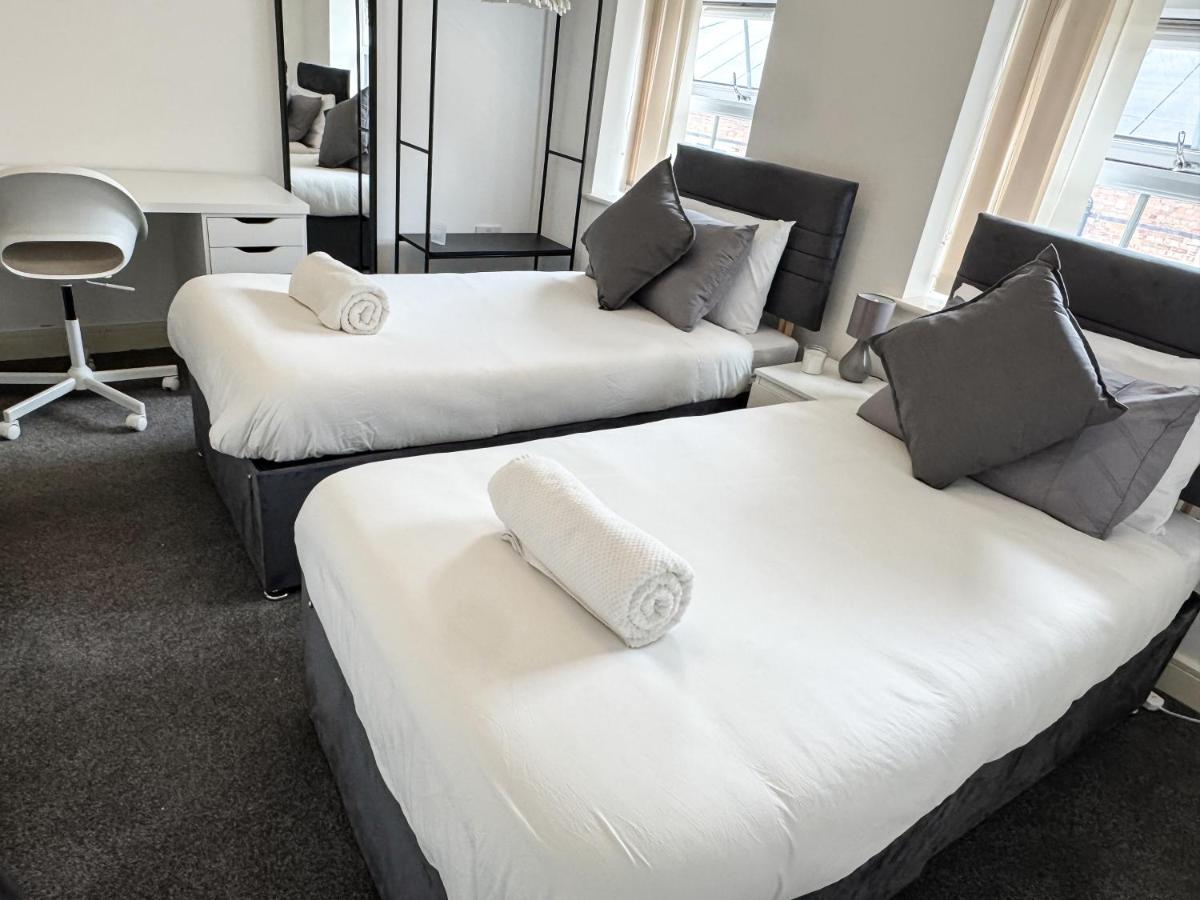 EDYN - Sleek & Luxe Duplex Apartment With PS5 & Parking - B&B Nottingham