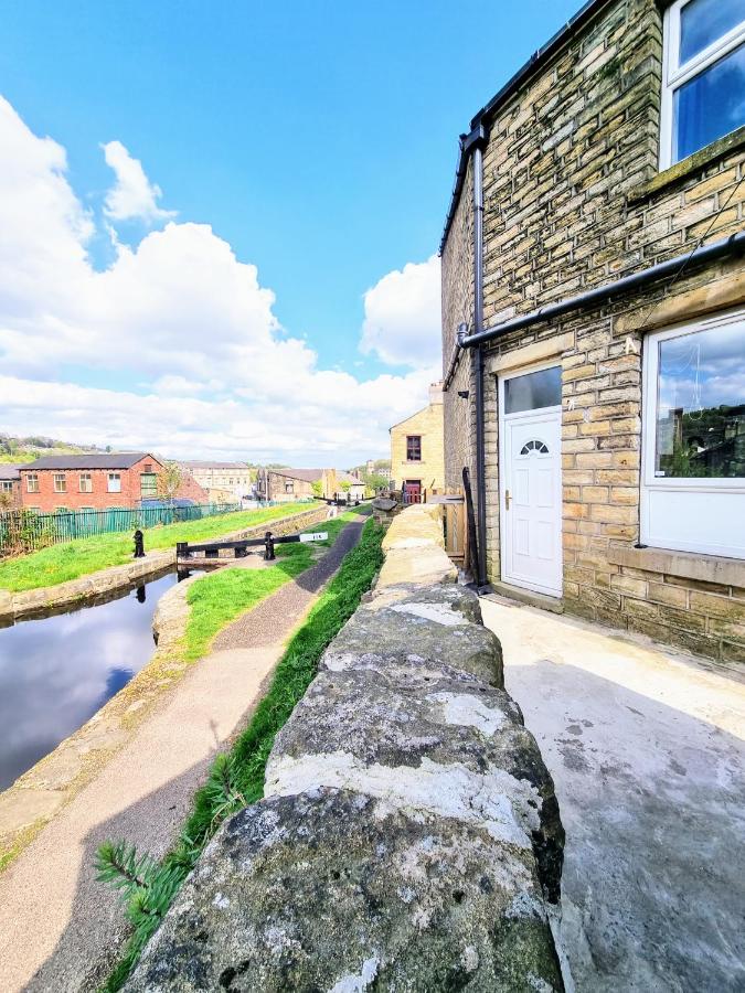 West Yorkshire Canal Retreat - B&B