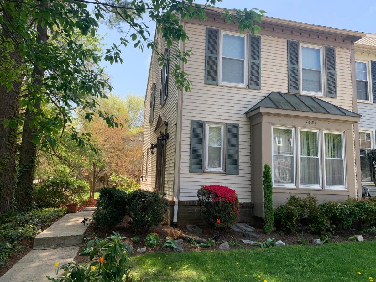 Townhouse with High Speed WiFi & Free Parking - B&B
