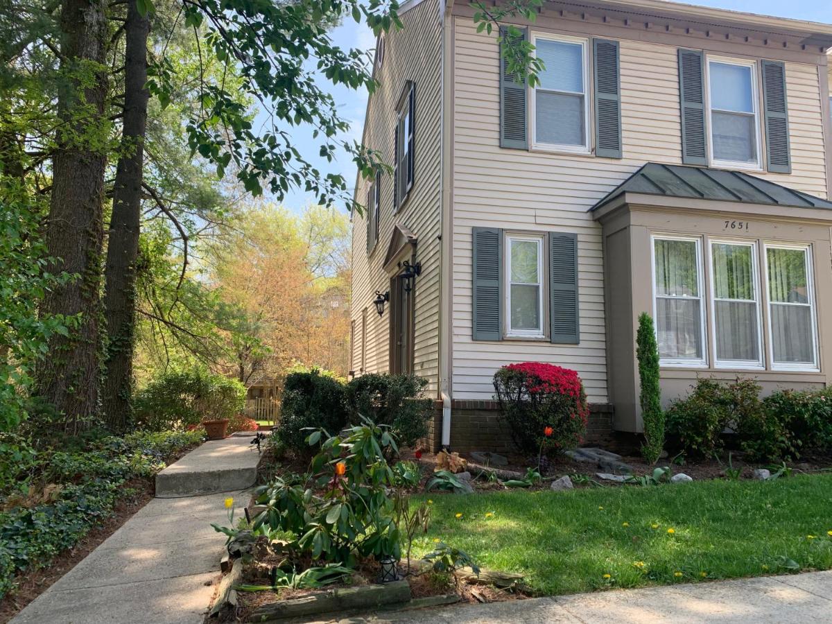 Townhouse with High Speed WiFi & Free Parking - B&B Springfield