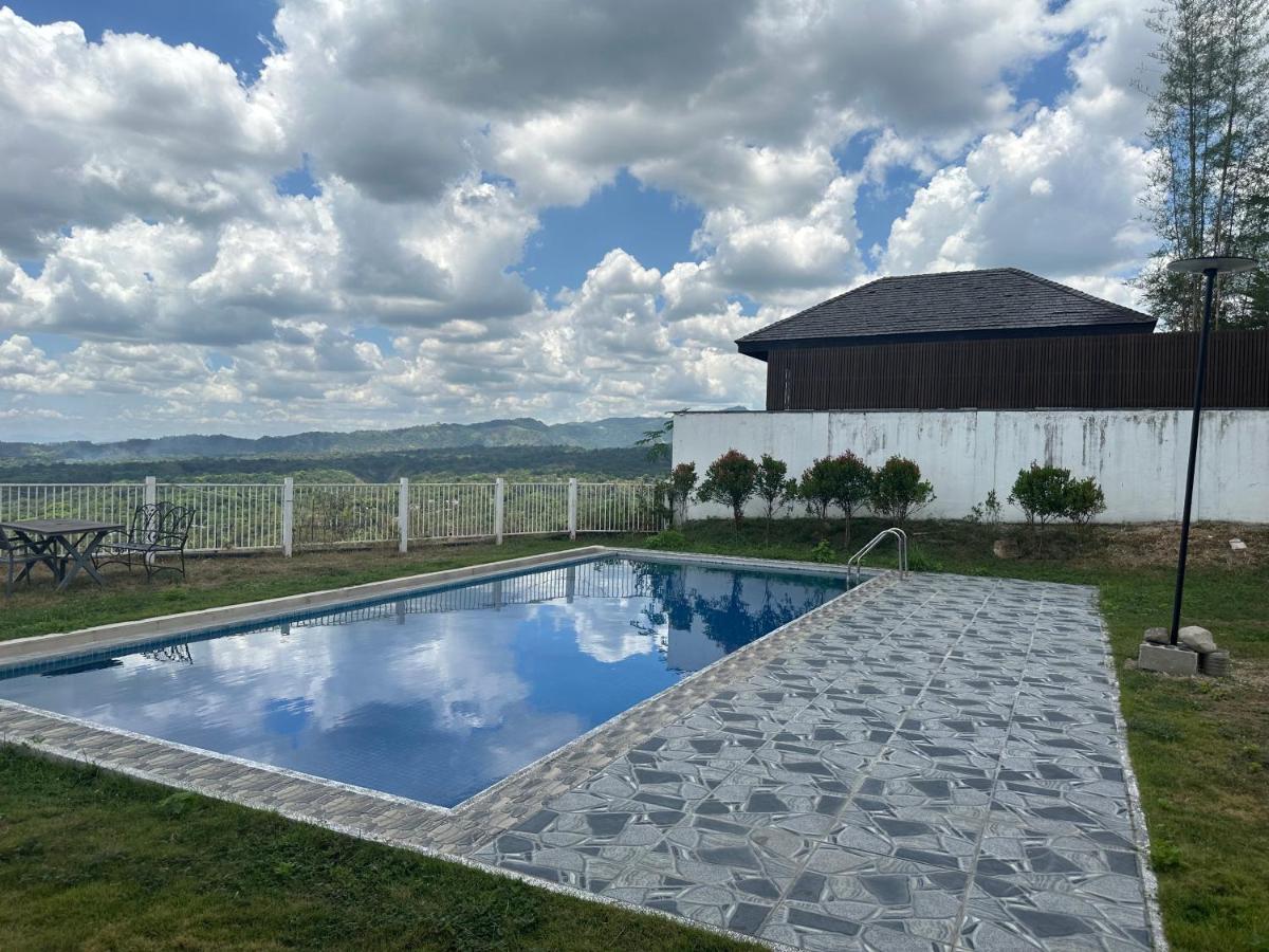 OYU Dheights Clark Sun Valley Pool Villas 5Bedroom - B&B Mabalacat