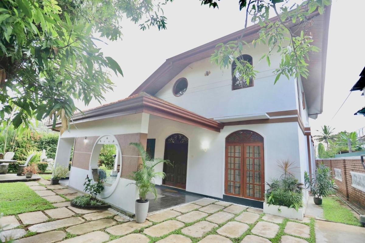 Charming Retreat with Pool in Maharagama, Colombo - B&B Maharagama