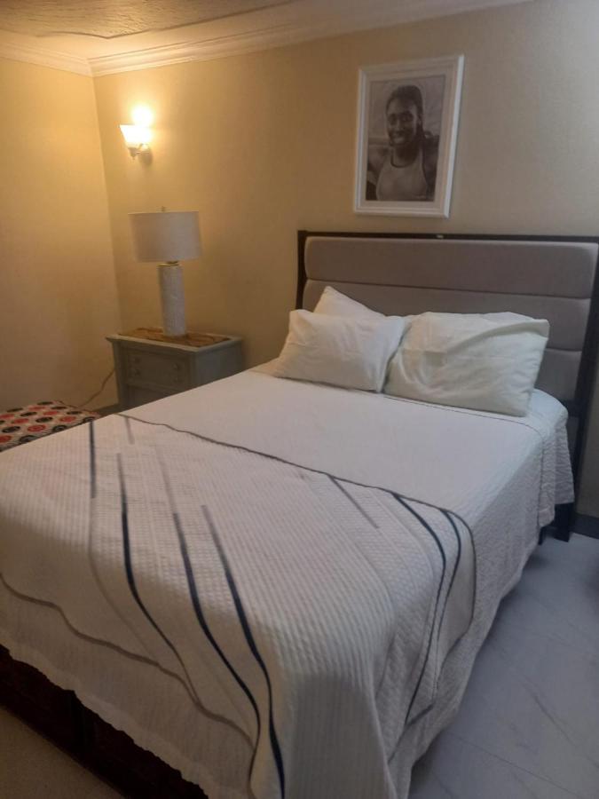 Finest Accommodation Russell Heights Apt #A - B&B Kingston