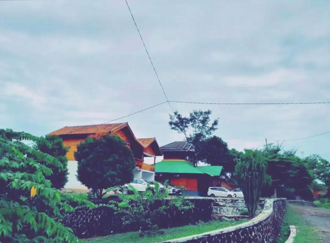 Dua Bidadari Villa - B&B Cikanteh