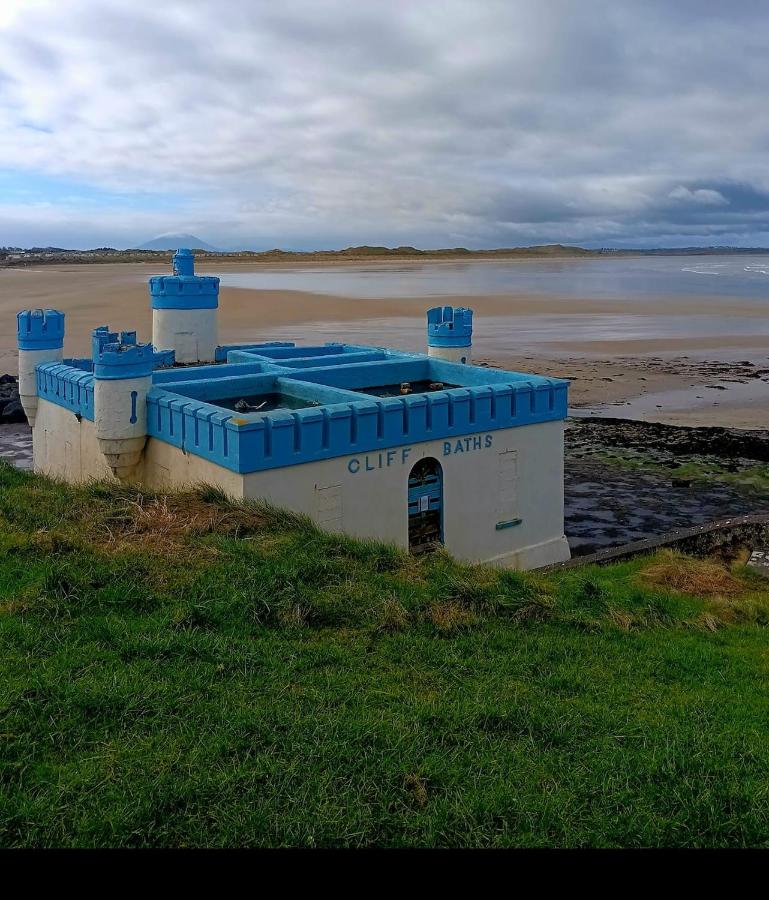 Spacious Apartment, Enniscrone - B&B