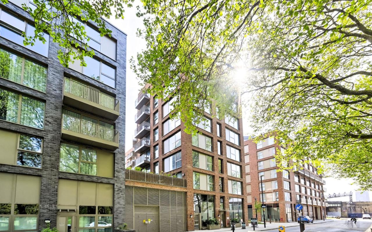 Spacious 3 Bed Apt with Balcony at Neptune Wharf - B&B