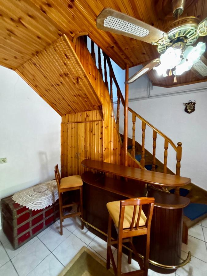 Castle View Veranda Traditional Stone House in Gjirokastër - B&B Argirocastro
