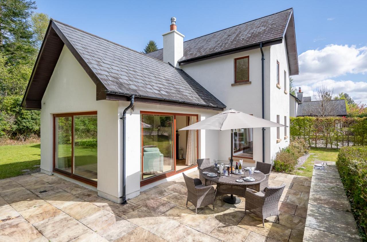 Large home to sleep 8 in Kenmare. Free use of pool onsite - B&B