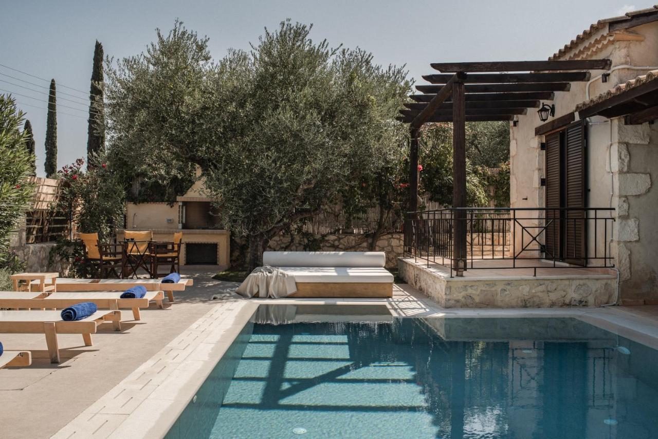 Viatzo Villas - Eclectic Villas with Heated Saltwater Pools - Bed and Breakfast