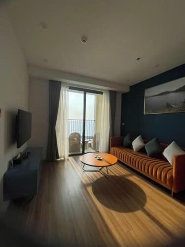 One-Bedroom Premier Apartment