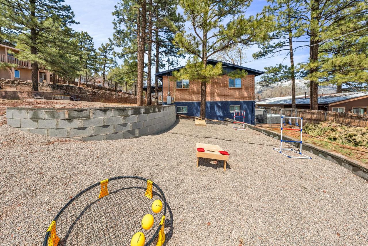 NEW! HUGE 5BR Mountain Views Game Room Hot Tub Lawn Games BBQ - B&B Flagstaff