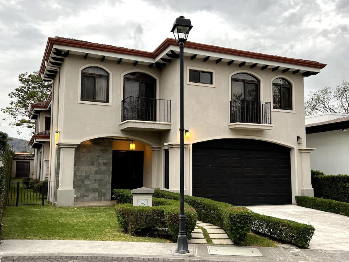Wonderful House - Ferienwohnung Piedades