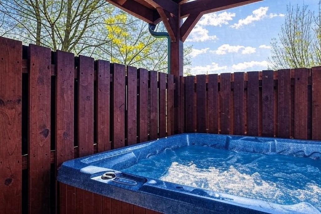 Starwood, Hot Tub, Mtn Views, Arcade Game, 1089 FREE tickets each paid day, Dollywood and More - B&B