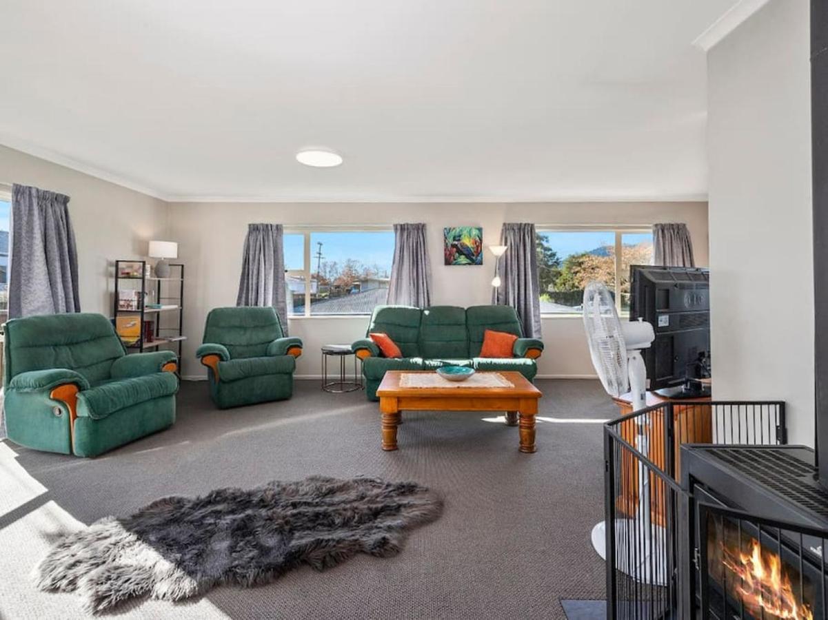 Family-Friendly Stay With BBQ Deck and Fireplace - Chambres d’hôtes Taupo