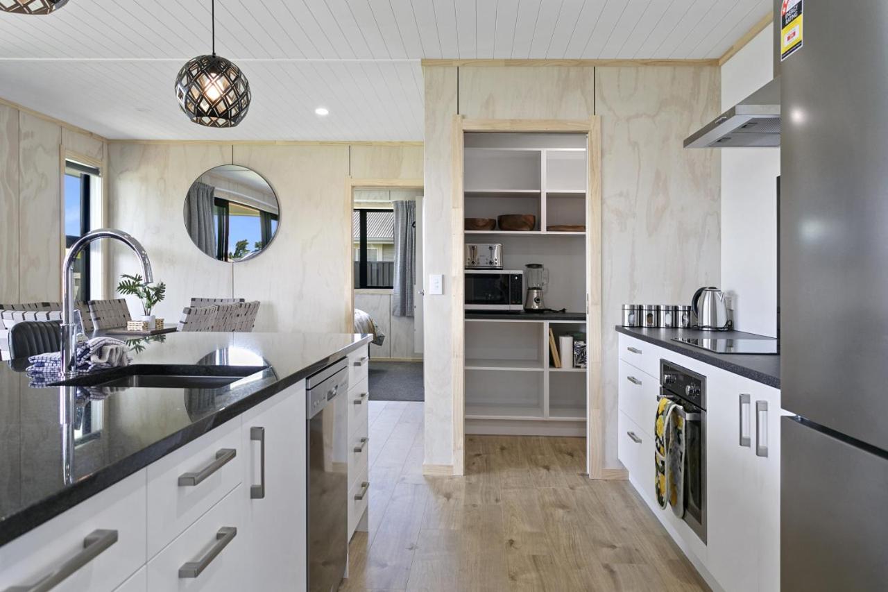 Unwind on Wai, New 4BR Home With Style and Comfort - B&B