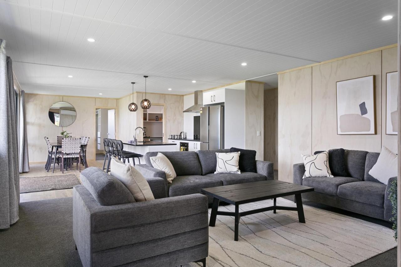 Unwind on Wai, New 4BR Home With Style and Comfort - B&B Taupo