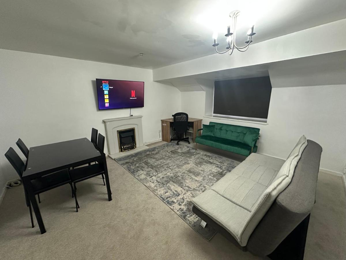 Serene Birmingham City Apartment with free parking - Sleeps 6 - Prime, Disney, Netflix - Bed and Breakfast