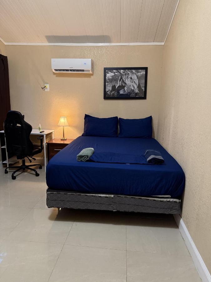 Chambre Lit Queen-Size - Vue sur Jardin