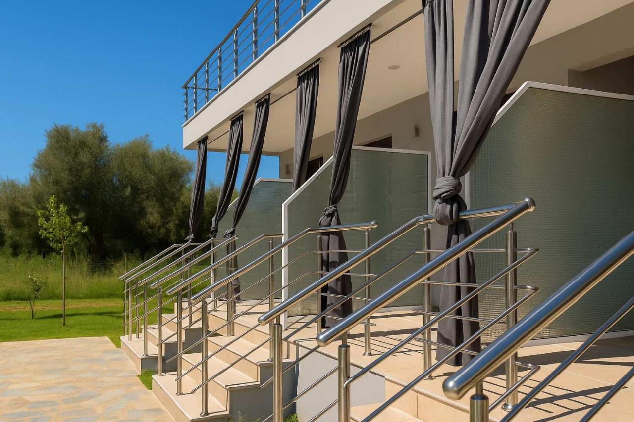 Aigli Garden Getaway, Escape Close to Vrasna Beach - B&B