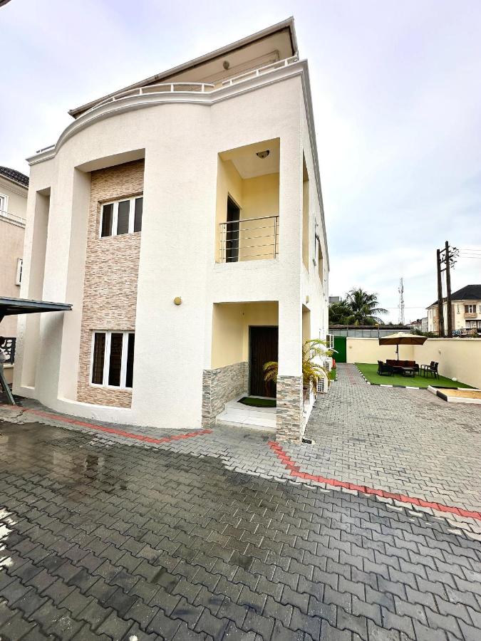 Eniville Private Home Away From Home Duplex - B&B Lagos