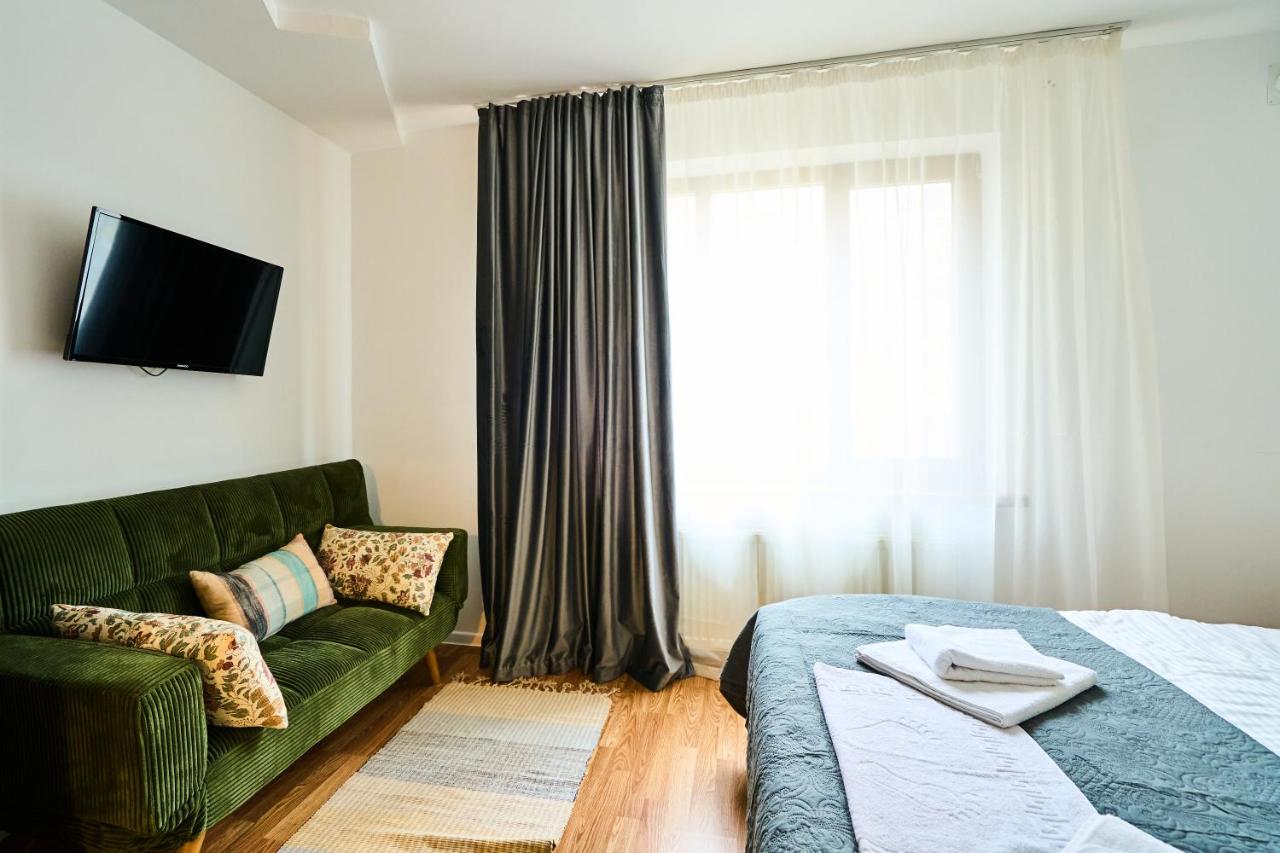 Botanical garden and Airport Studio Combo - B&B Chișinău