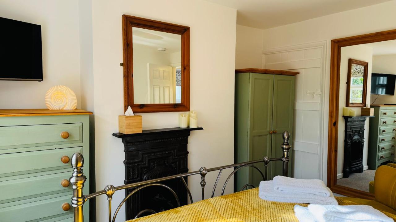 3 Bed Spa Cottage - Bed and Breakfast
