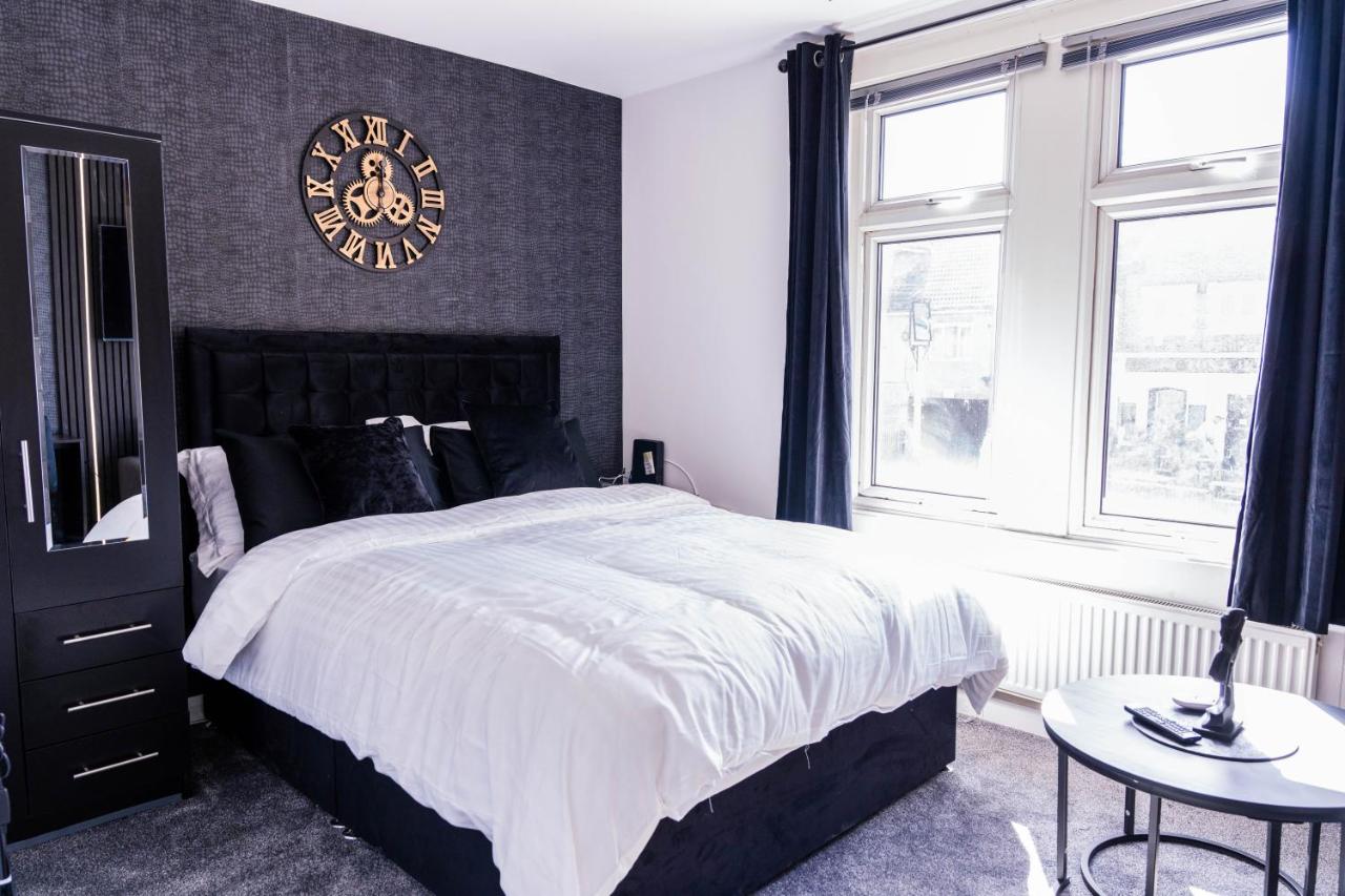 Sleek & Elegant - 2 Bed Apartment In Dartford Town - Parking - Bed and Breakfast