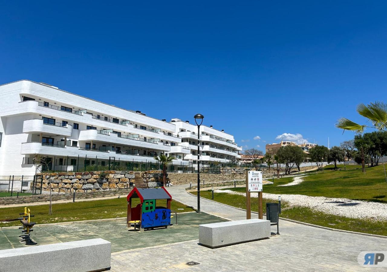 Apartment Archidona with terrace and garden view - B&B Estepona