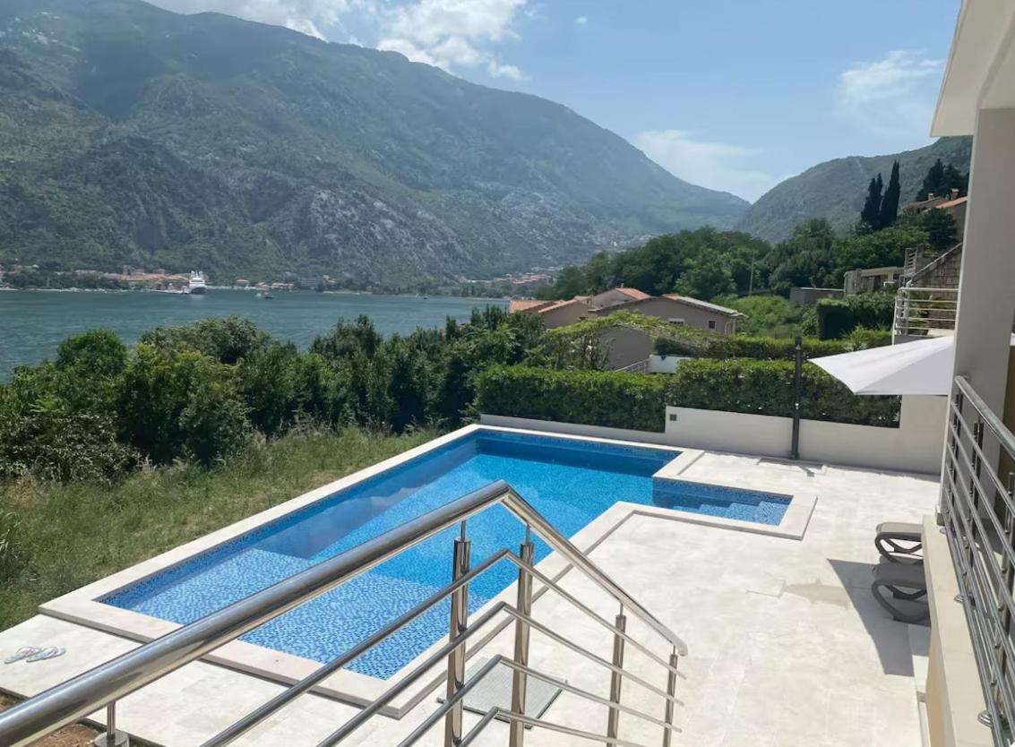 Studio apartment with pool - B&B Kotor