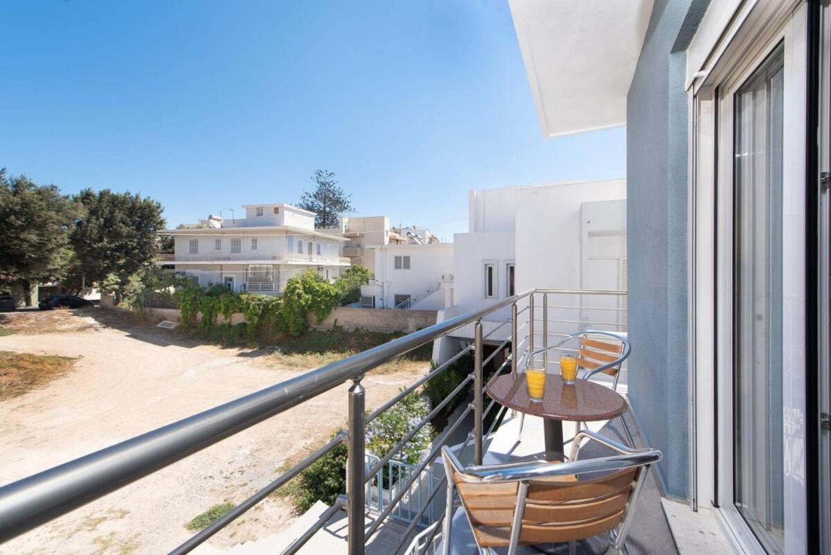 Modern Colorful House 3 - Bed and Breakfast Rodos