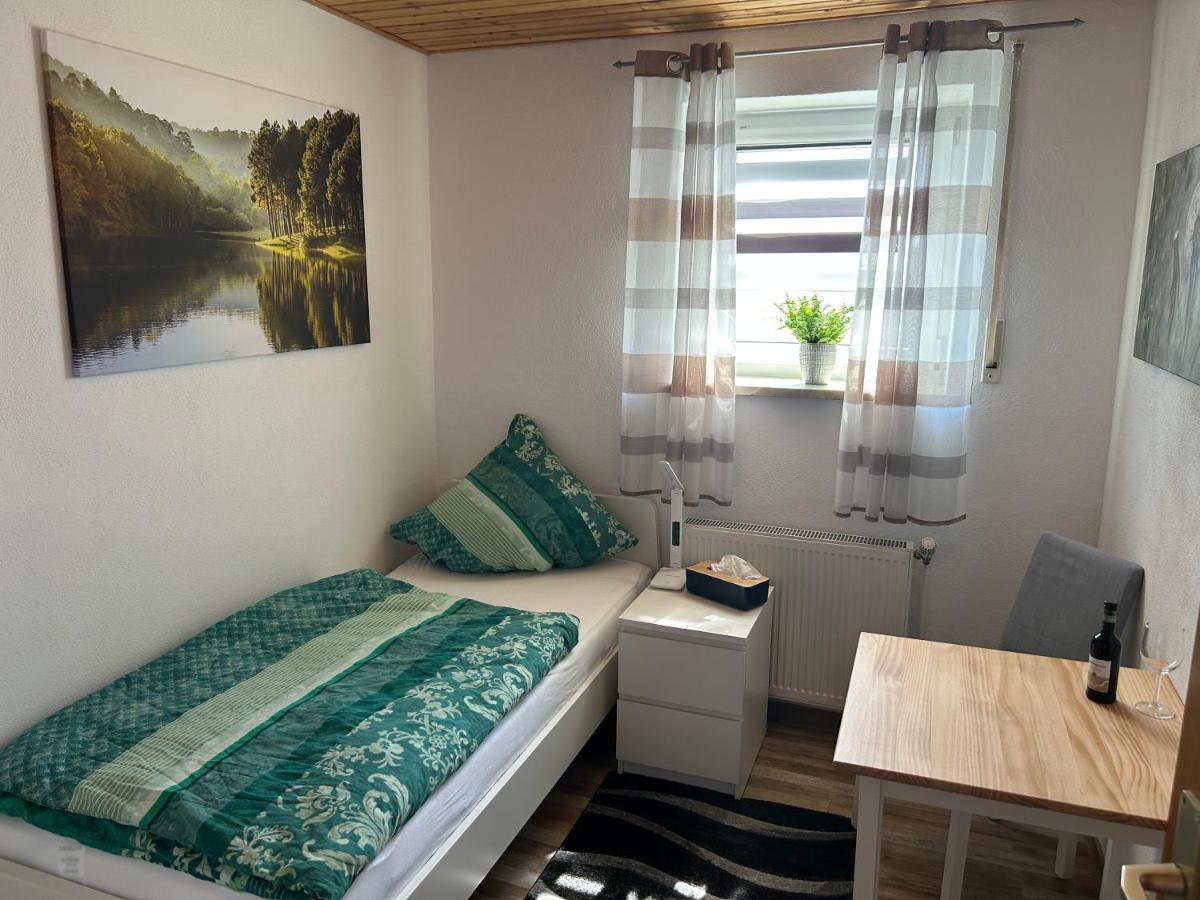 Eenpersoonskamer met Gedeelde Badkamer en Toilet