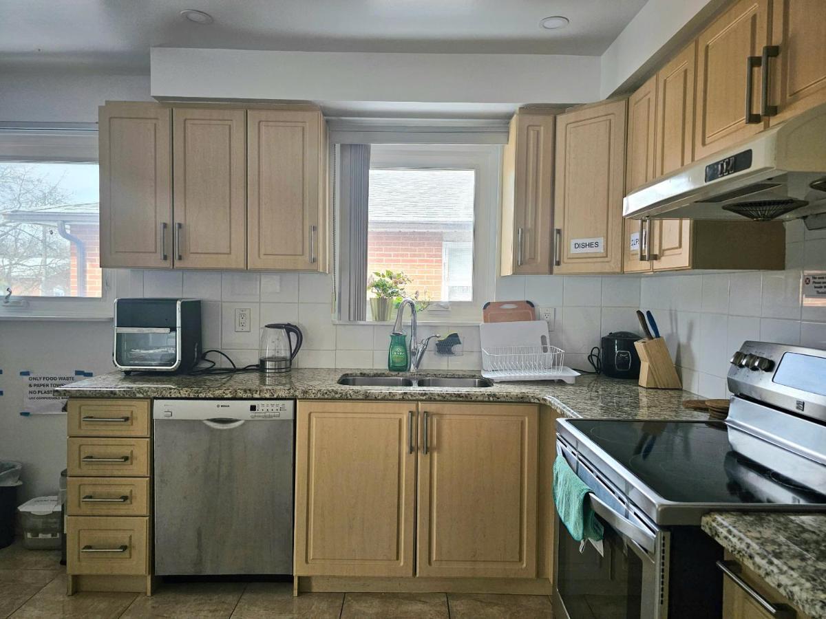 A Home Away-Cozy Guest Room in Toronto - Bed and Breakfast Toronto