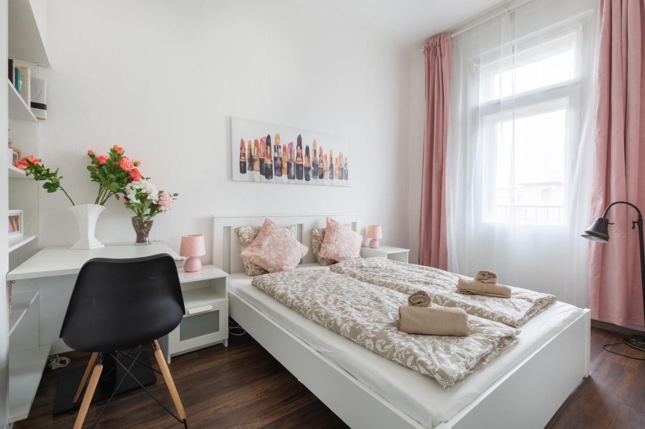 Adorable and Charming 2BR in City Center, Astoria - B&B Budapest