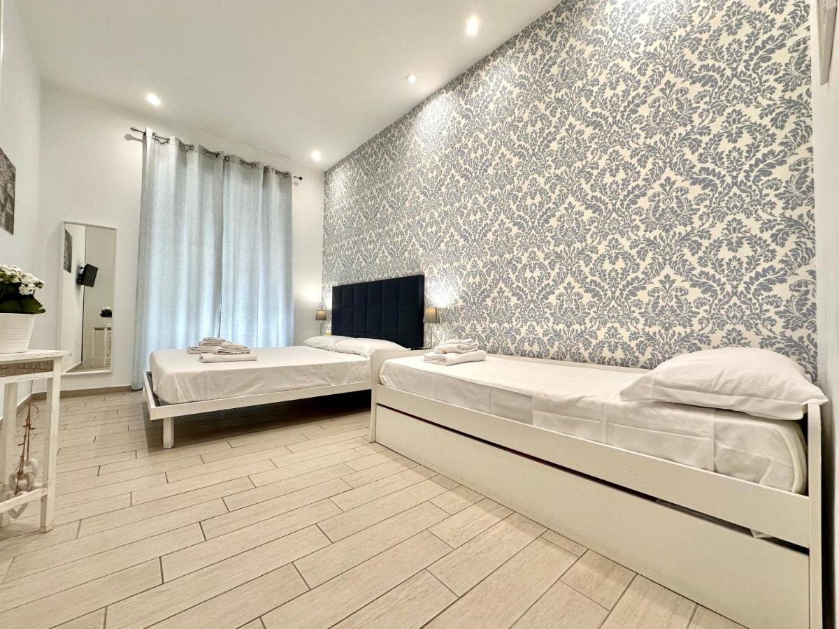 Deluxe Family Suite with Kitchenette