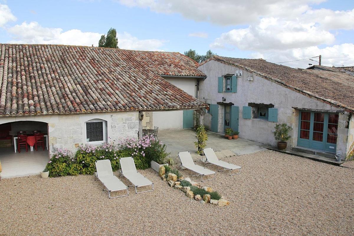 Gite Guillot - hameau calme 8km de Jonzac - B&B