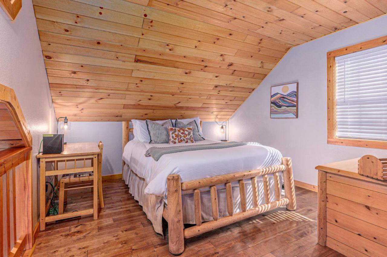 Whispering Pines Cabin - Bed and Breakfast Whittier