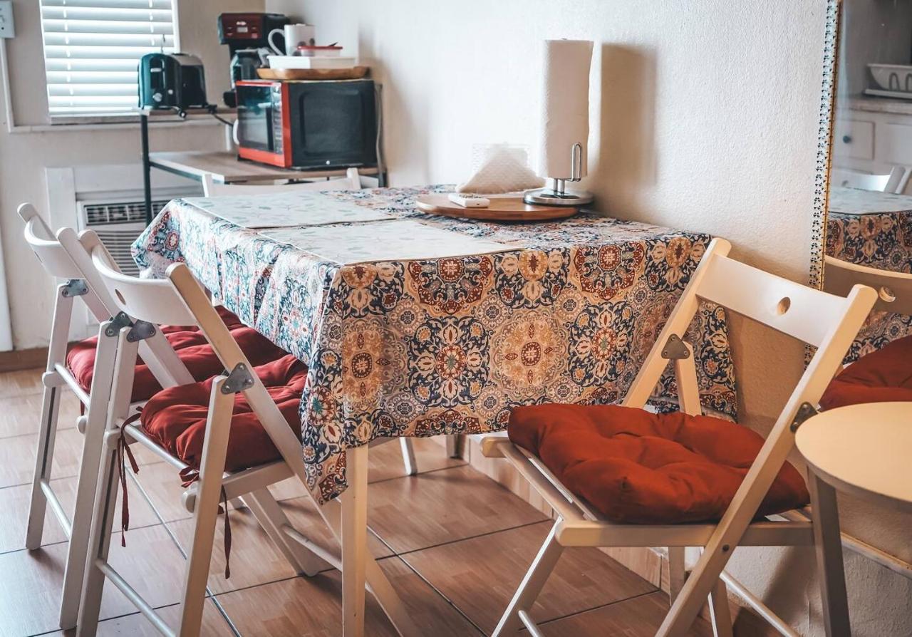 Charming 1BR Hollywood Apt – Sleeps 4 - Ferienwohnung