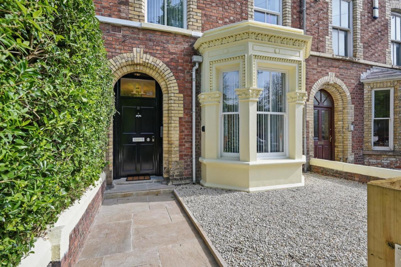 Spacious Victorian Flat with 2x Allocated Parking by StayByNumbers - B&B Belfast