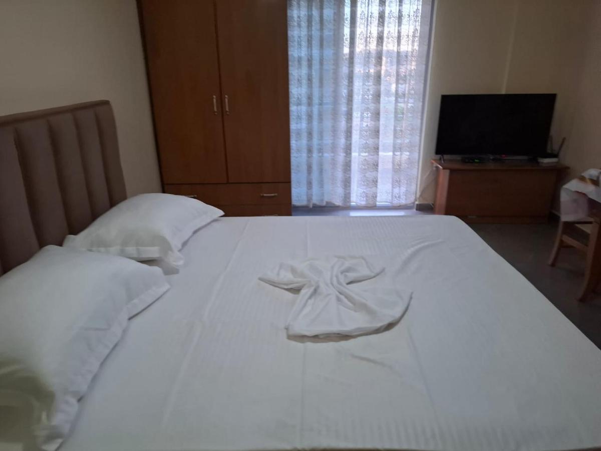 Apartament Lungomare Near the Sea - B&B Vlorë