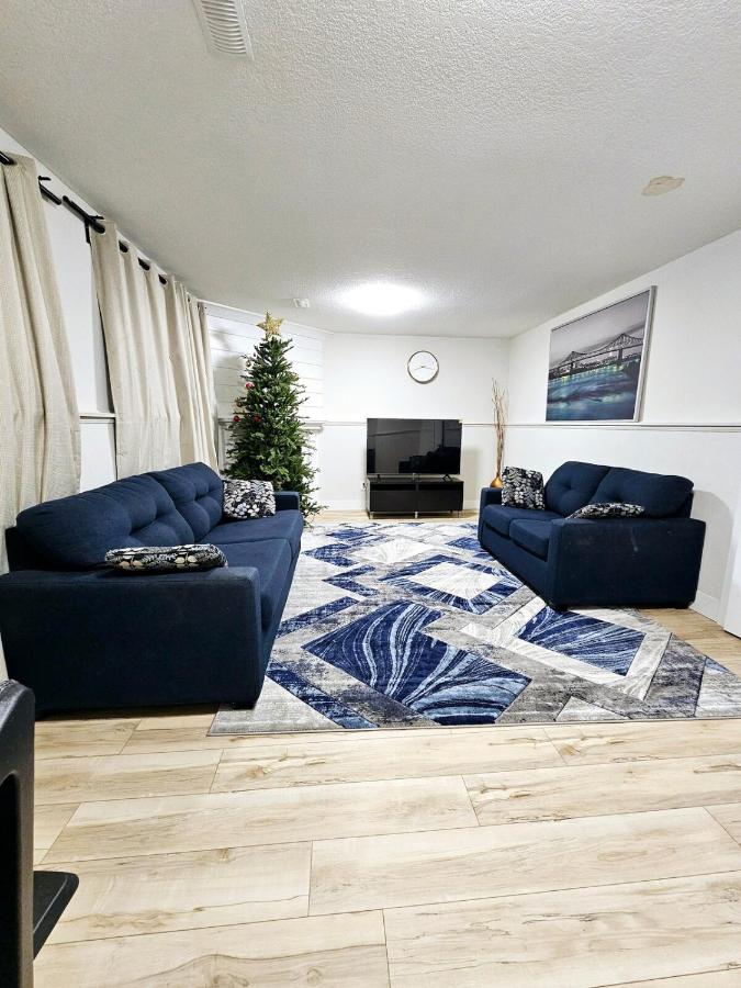 1 Bedroom Apartment with Living Room and Full Washroom to yourself alone and a private car park - B&B