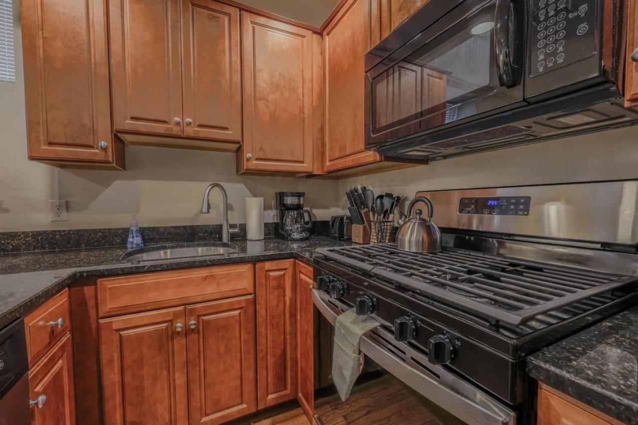 Simple 2 Bed 2 bath Close to Fenway - B&B Boston