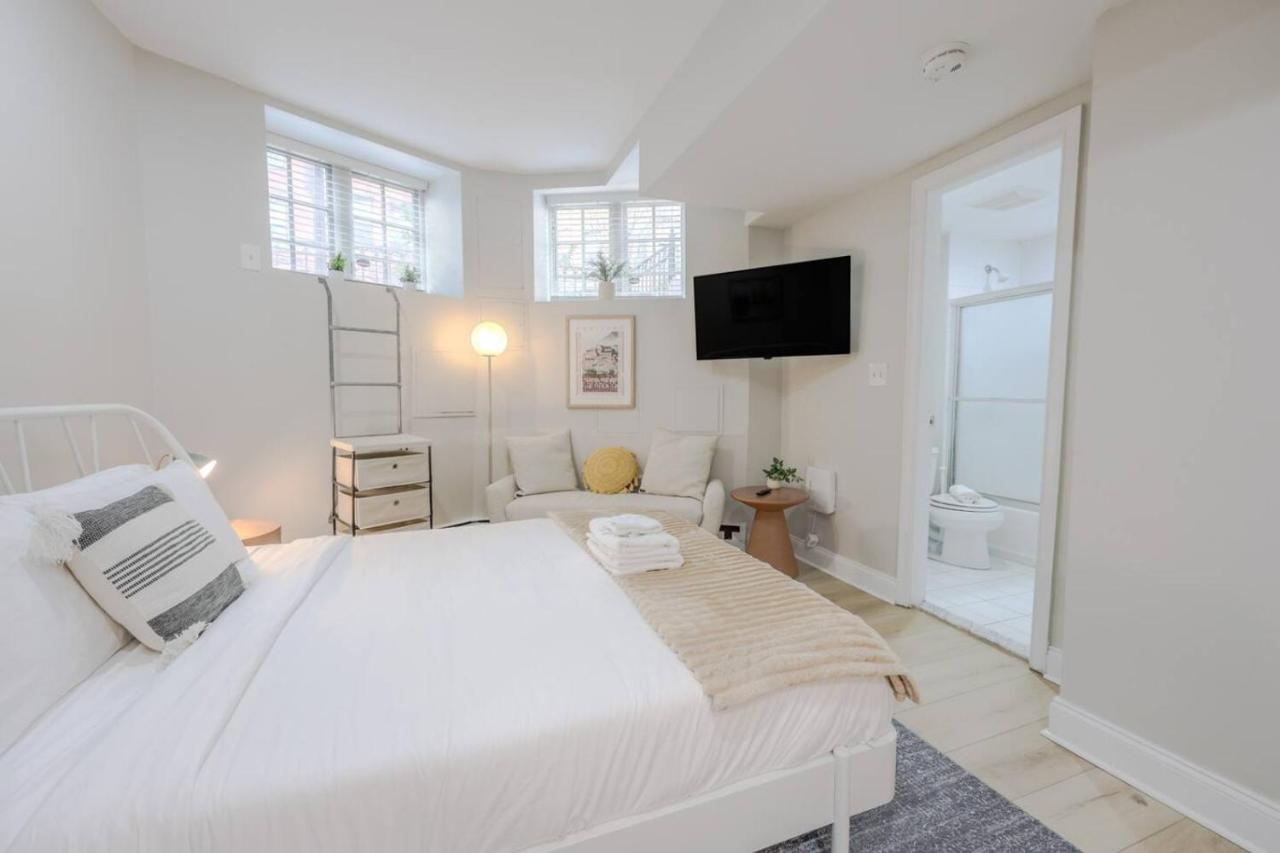 Quaint Studio Apt Steps from Back Bay - Bed and Breakfast Boston