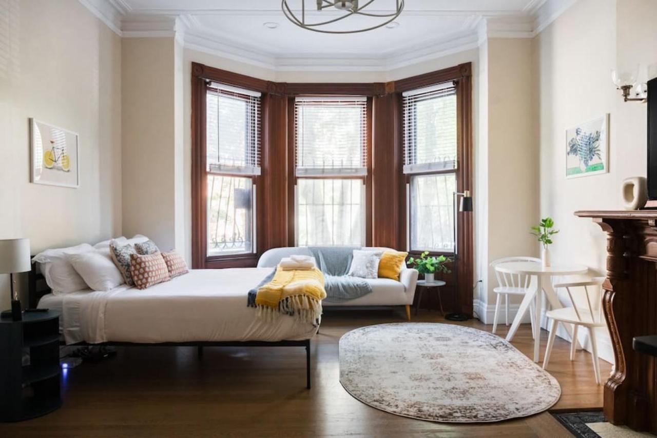 Bright Back Bay Studio - Bed and Breakfast Boston