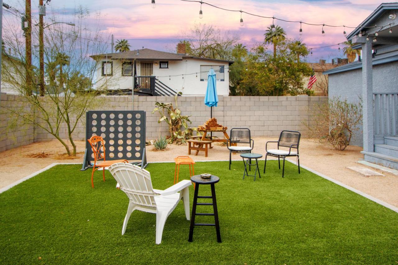 Amazing NEW Oasis Pool, Mins to DT & PHX Airport - Bed and Breakfast