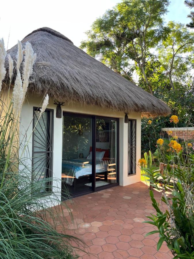 Charmant Bungalow indépendant proche de laéroport - B&B