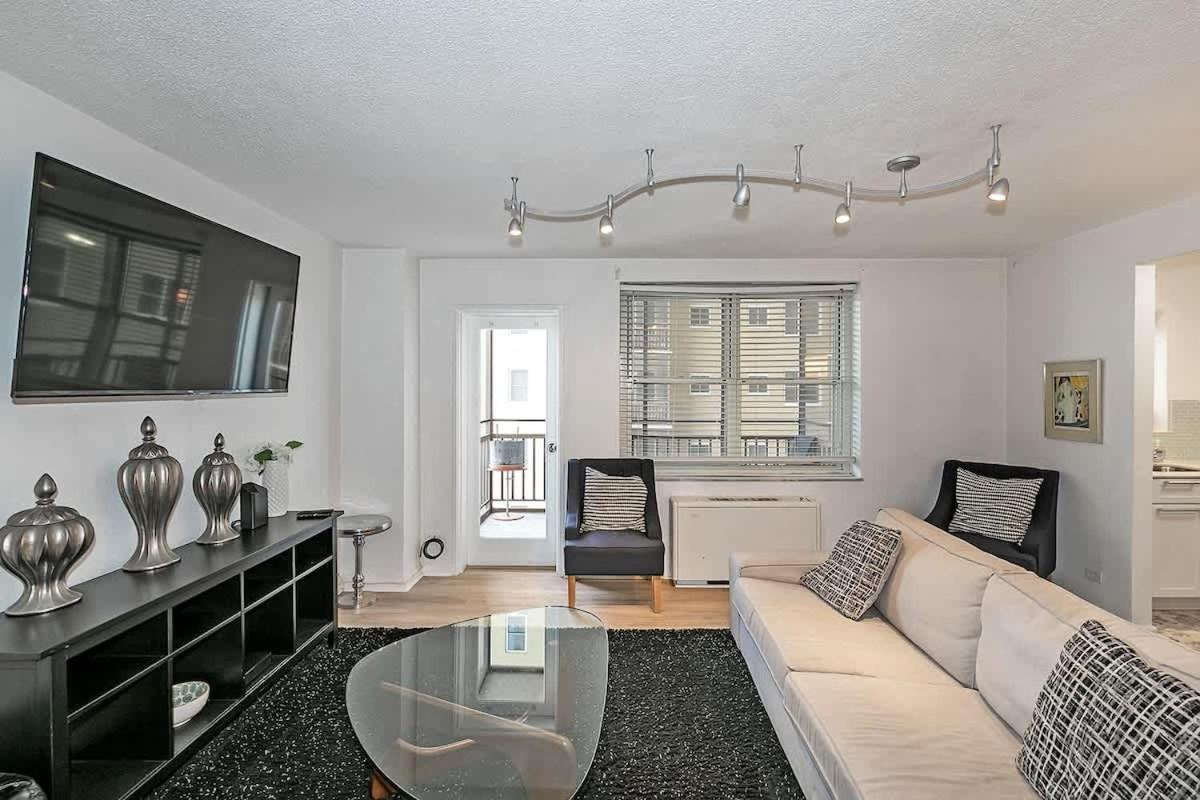 Downtown Condo Walk to GWCC and Coca-Cola - B&B Atlanta