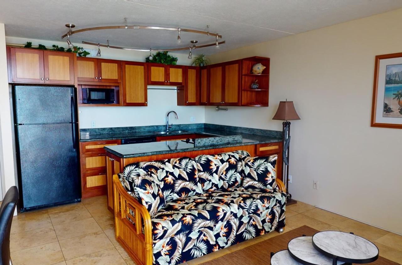 36th-Floor Oceanview Suite--Full Kitchen, Stylish Comfort & Great Value (23602) - B&B Honolulu