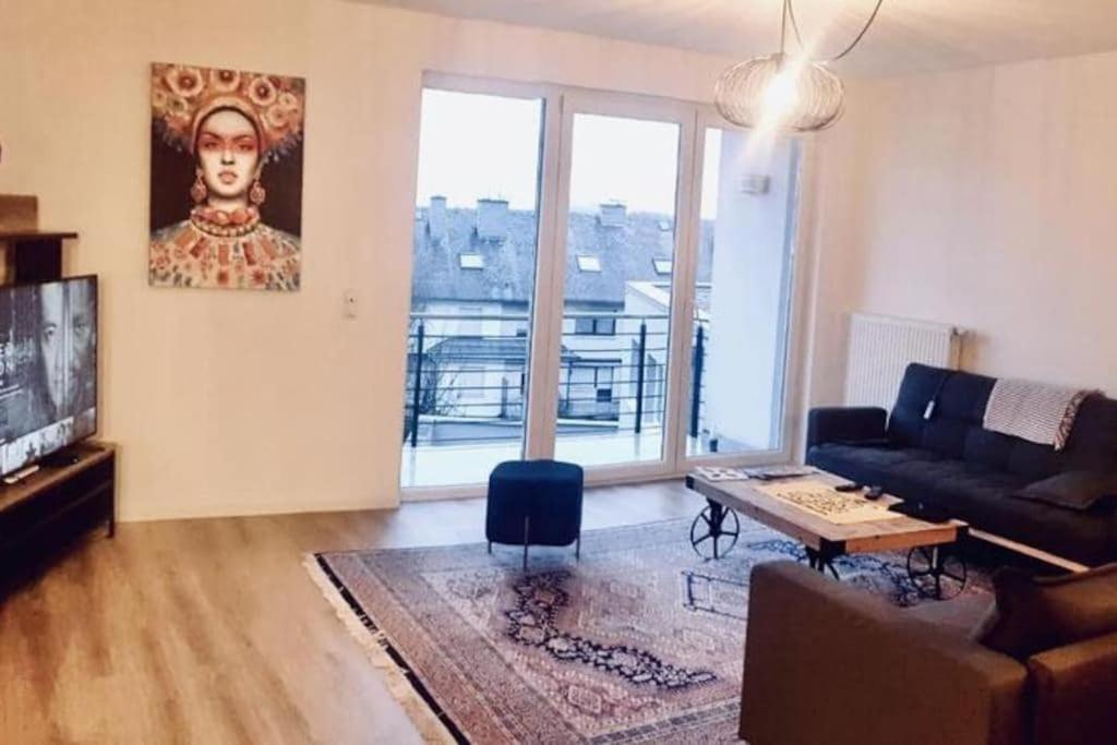 Trendy 2 BR Apartment with private terrace&parking - B&B