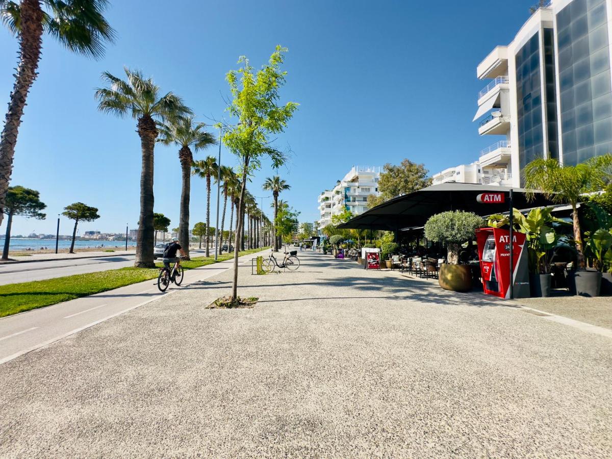Vlora - GGpremiumstays - 2 double bedrooms apartment first line exclusive beachfront with 2 balconies - B&B Valona